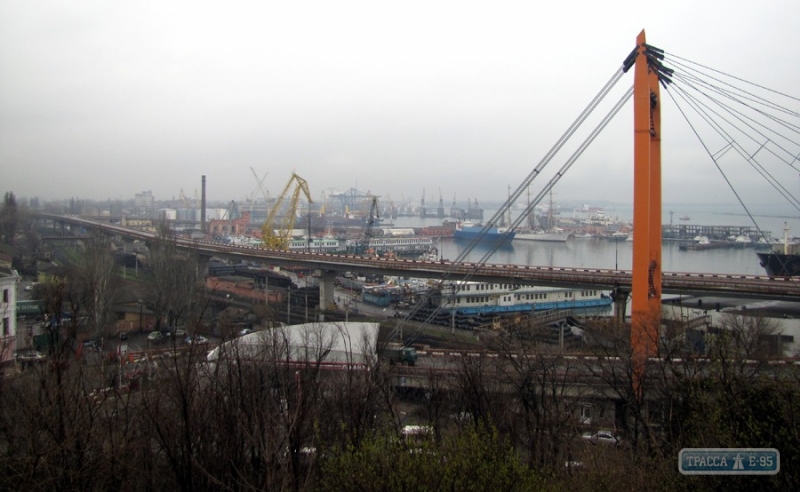 Одесский порт потратит на ремонт эстакады почти 47 млн. гривен