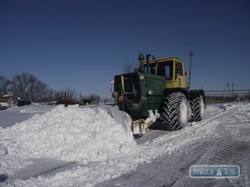 Дорожные службы освобождают Николаевский район из снежного плена