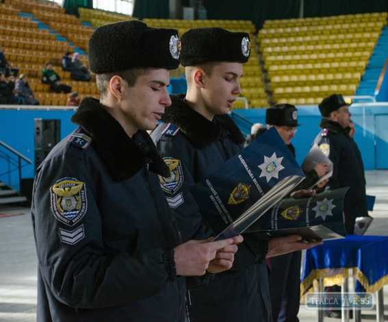 Курсанты Одесского университета внутренних дел приняли присягу работника полиции (фото)