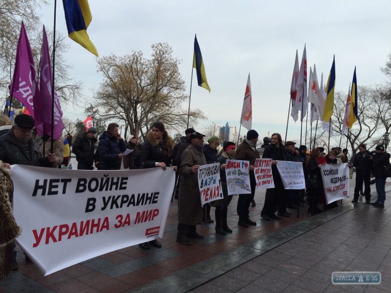 Активисты митингуют у одесской мэрии, требуя признать Россию страной -агрессором (фото)