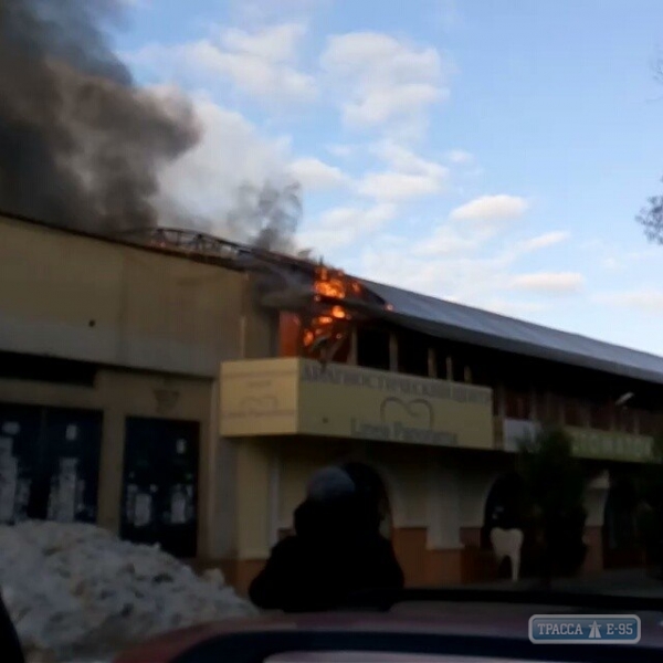 Спасатели потушили пожар на Новом рынке в Одессе (фото)
