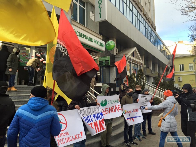 Патриотические организации устроили акцию против российских фирм в Одессе