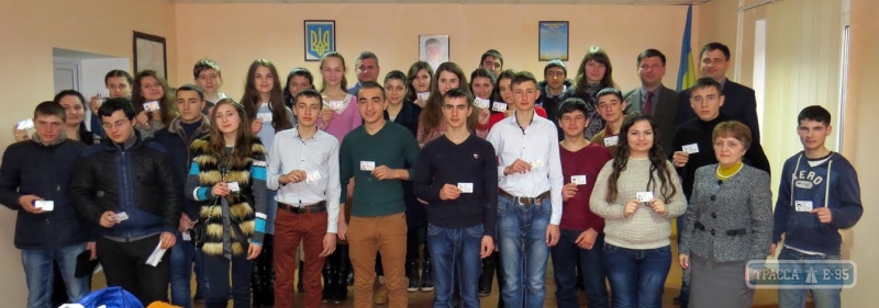 Юные жители Болградского района получили первые электронные паспорта