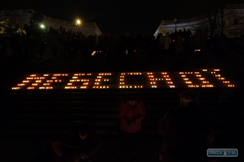 Одесситы зажгли тысячу свечей в память о Небесной сотне (фото)