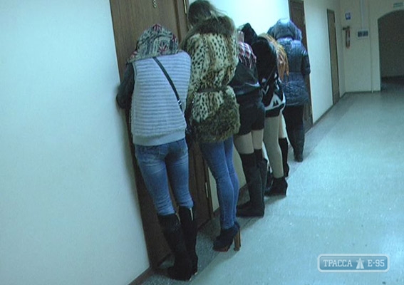 Полицейские поймали шестерых проституток в центре Одессы (фото)