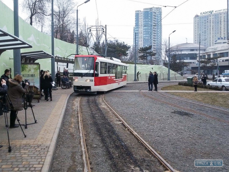 Еще один низкопольный трамвай начал ездить по Одессе (фото)