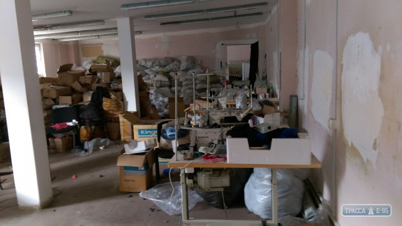 Правоохранители обнаружили в Одесской области фабрику по подделке одежды мировых брендов