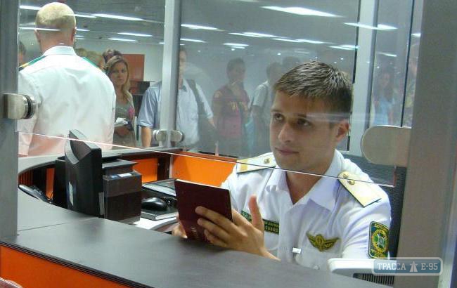 Пограничники упростили процедуру контроля для украинцев в Одесском аэропорту