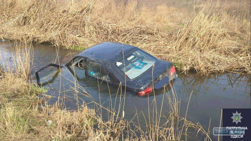Пьяный одессит утопил свой автомобиль на полях орошения (фото)