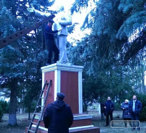 Кодымский район Одесщины распрощался еще с одним памятником Ленину