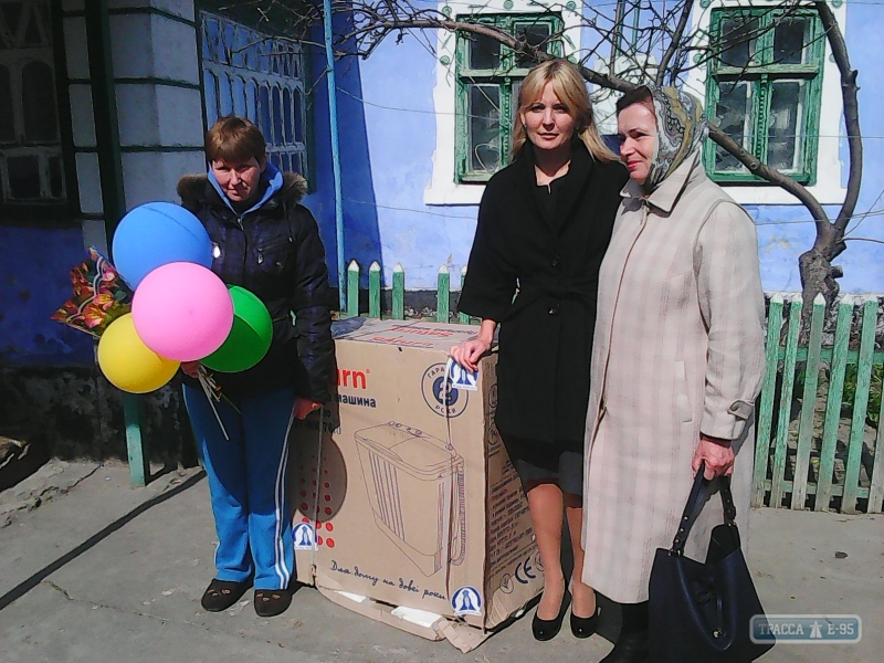 Благотворительный фонд подарил многодетной семье из Ивановского района стиральную машину
