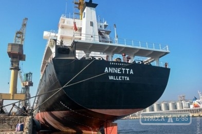 В Ильичевский порт зашло судно-гигант (фото)