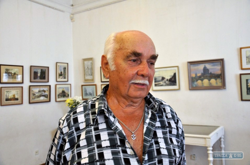 Известный художник, автор эмблемы Одесского порта подарил свои картины музею города Ананьева