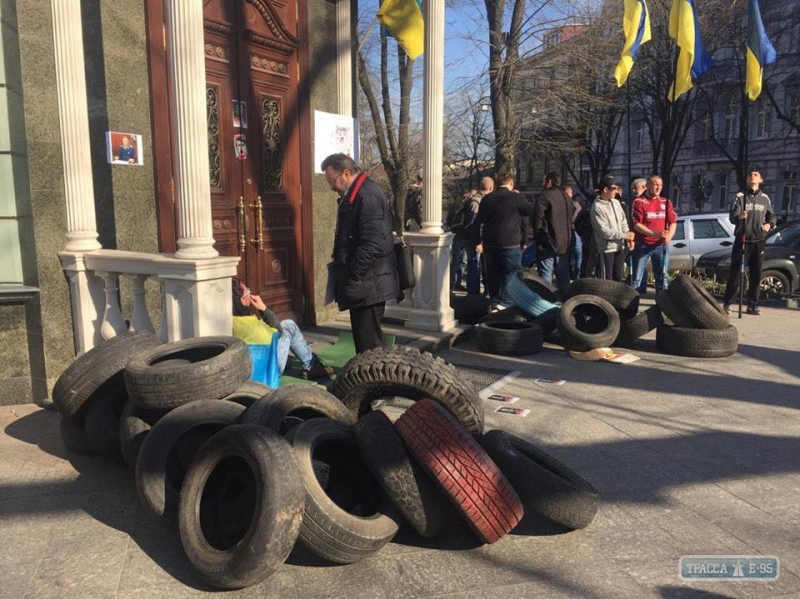 Активисты блокируют областную прокуратуру, требуя уволить Стоянова (фото) 