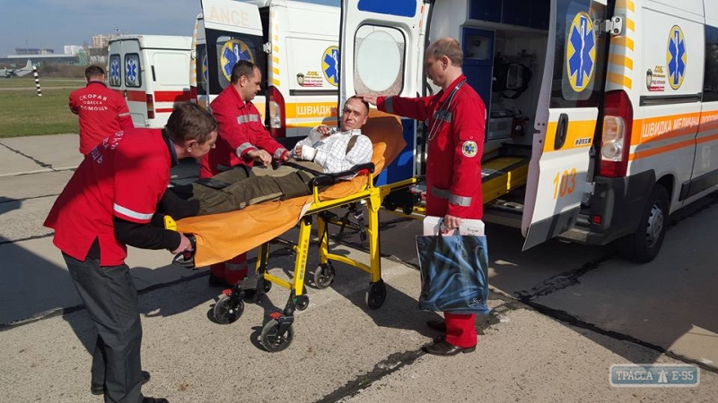 В Одессу доставили 8 раненых бойцов АТО