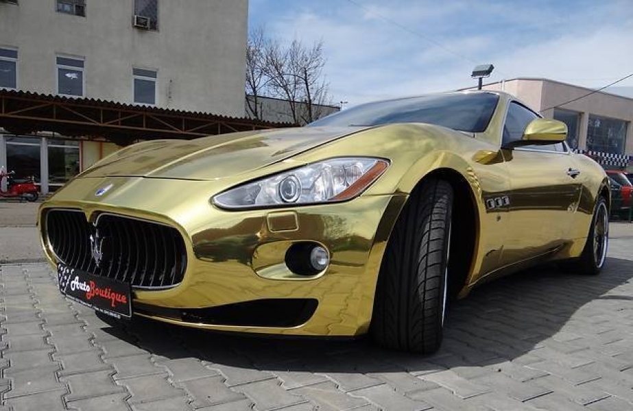Одессит выставил на продажу уникальный золотой автомобиль  
