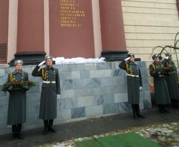 Имена двух легендарных подводников появились на стене Стене Героев в Одессе (фото)