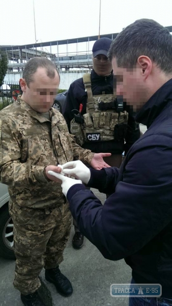 СБУ поймала на взятке сотрудника Овидиопольского военкомата 