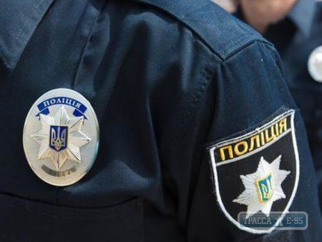 Трое молодых людей, представившись полицейскими, ограбили двух парней в Одессе