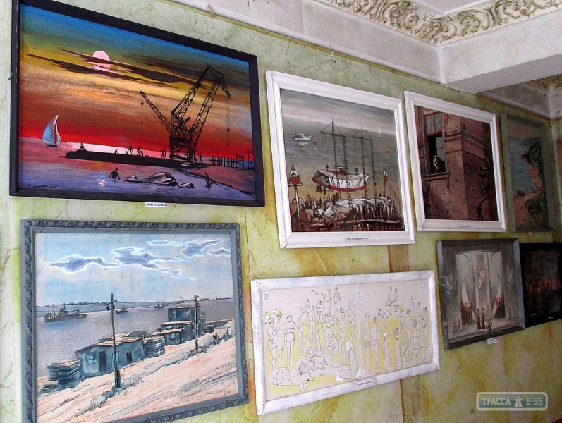 Заслуженный художник Украины подарил селу в Николаевском районе целую галерею