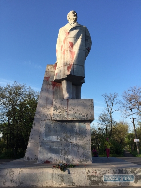 Последний Ленин Одессы отметил день рождения перед своим сносом (фото)