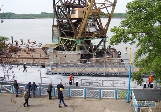 Администрация морских портов установила причал на берегу Дуная в центре города Рени (фото)