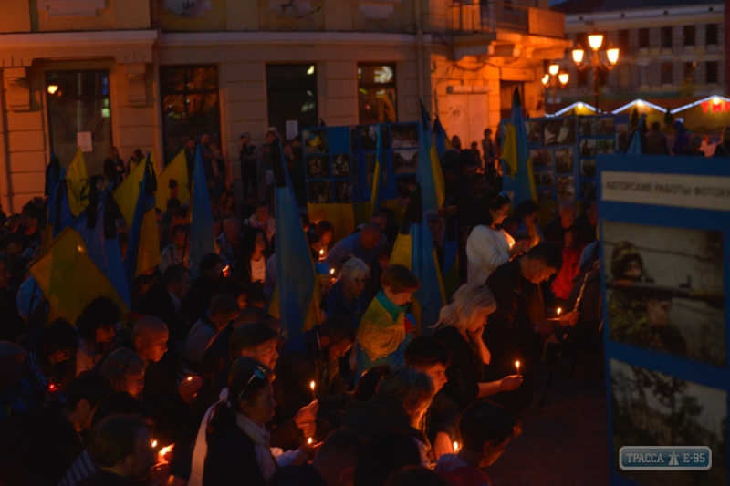 Проукраинские активисты провели панихиду в центре Одессы (фото)