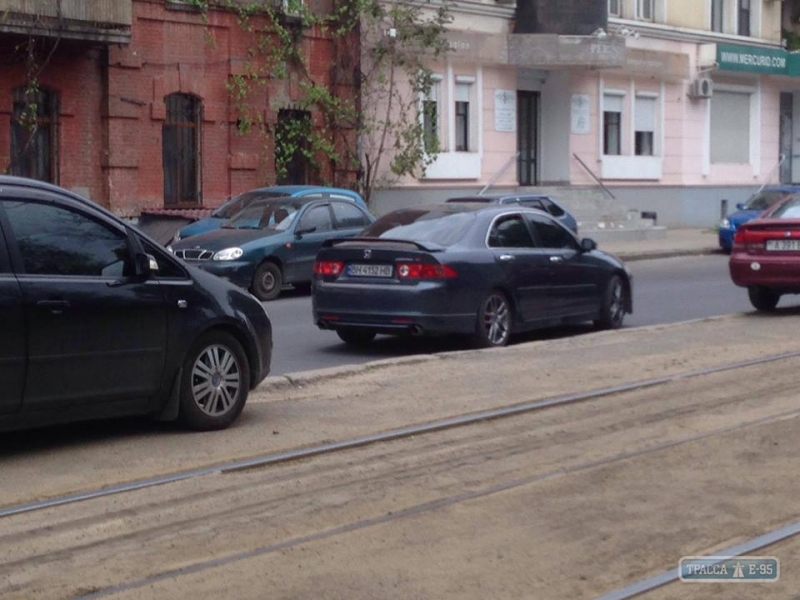 Неизвестные стреляли в группу журналистов в Одессе (обновлено, видео)