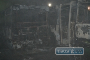 Десять маршрутных автобусов сгорели на территории одесского АТП 