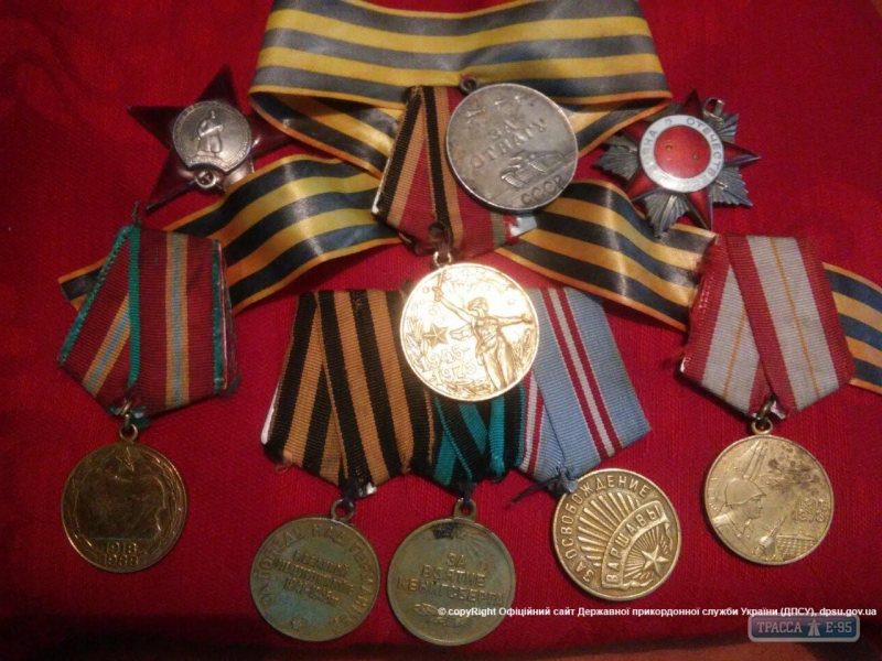 Одесские пограничники не дали вывезти из Украины коллекцию медалей и орденов