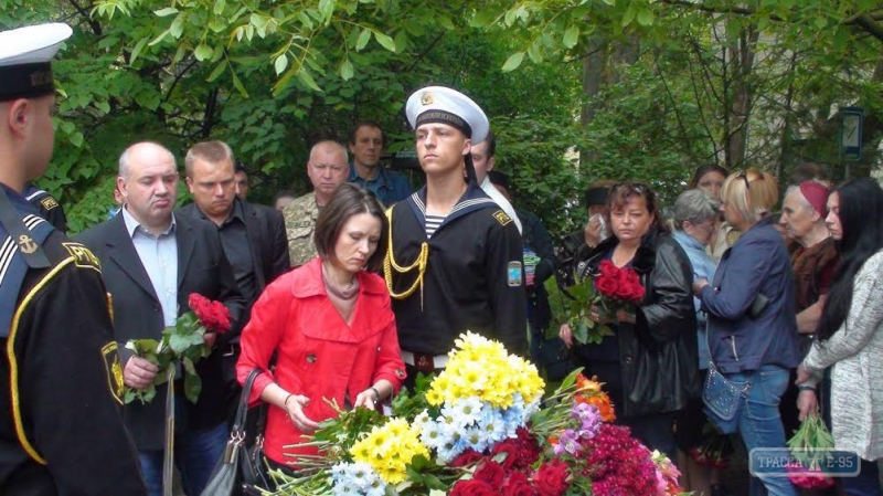 Жители Черноморска простились с погибшим в зоне АТО земляком (фото)