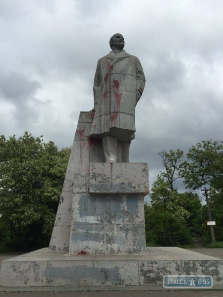 Коммунальщики не смогли снести последнего одесского Ленина