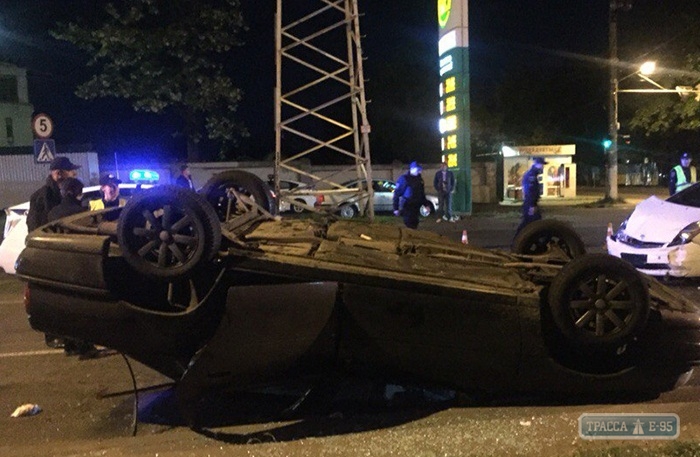 Пять человек пострадали в ночном ДТП в Одессе