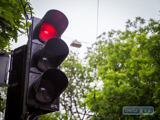 Коммунальщики на четыре дня отключат светофор на оживленном перекрестке в Одессе