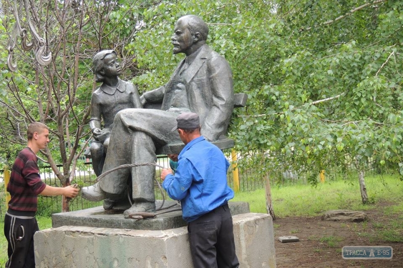 Памятники Ленину и чекисту снесли в селах Ивановского района