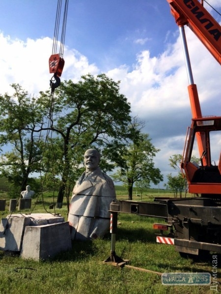Памятник Ленину из Савицкого парка благополучно прибыл в музей в Тарутинском районе