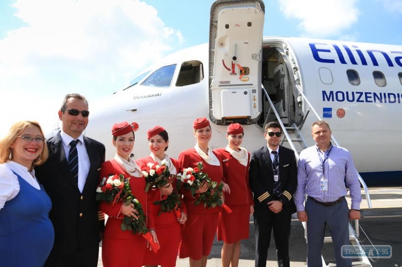 Первый в году авиарейс из Греции в Одессе встретили водным салютом 