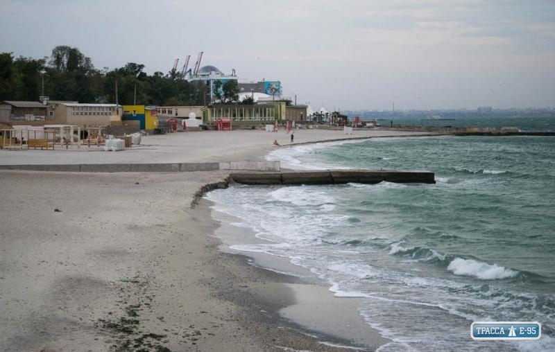 Одесская мэрия просит не купаться на пляжах после ливня