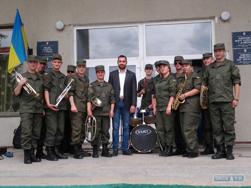 Оркестр Нацгвардии ездит по районам Одесской области с агитационными концертами
