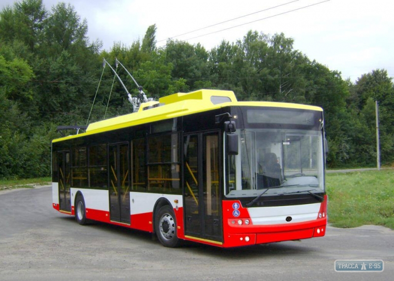 Вcе троллейбусы и трамваи в Одессе будут перекрашены в цвета флага города 