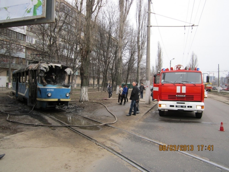 Трамвайный вагон сгорел в Одессе (фото)