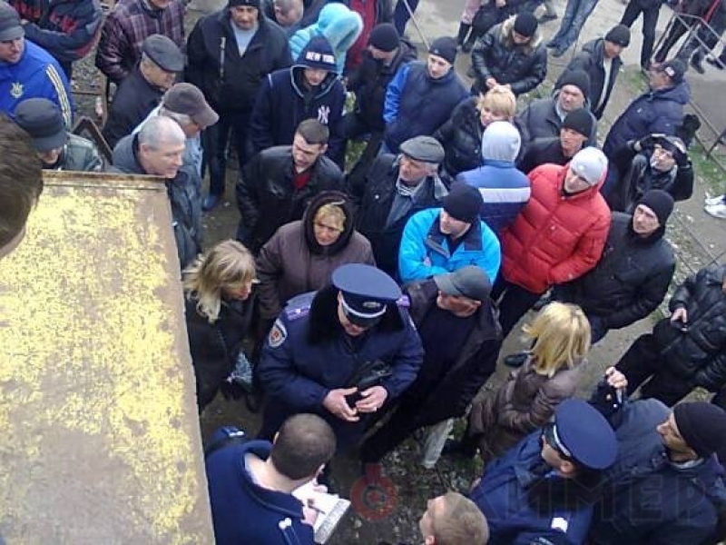 Милиция обыскивает рынок «Куяльник» в Одессе. Все входы и выходы заблокированы