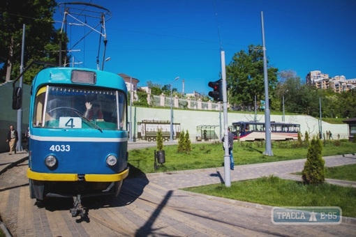 Проезд в трамваях и троллейбусах Одессы может подорожать до 3 гривен