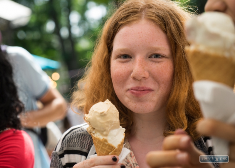 Одесситы массово поедали мороженое и побили национальный рекорд (фото)