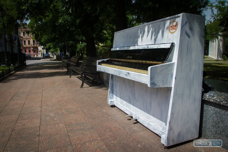 Уличное пианино появилось на Приморском бульваре в Одессе