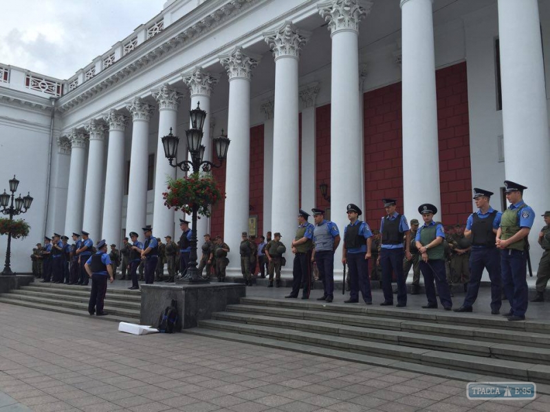 Депутаты Одесского горсовета спешно провели внеочередную сессию, опасаясь «провокаций» 