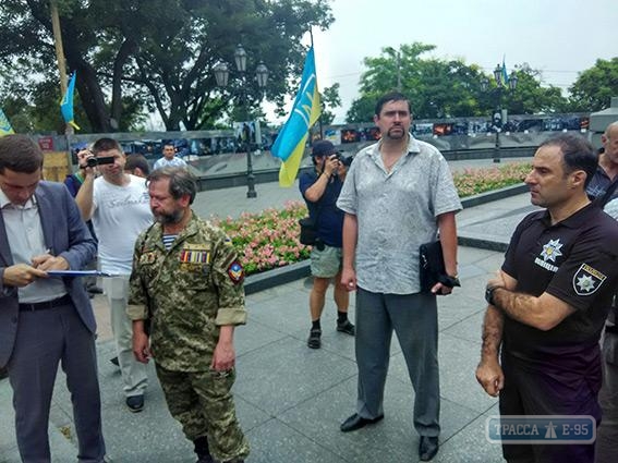 Полицейские не нашли оружия в палаточном городке у мэрии Одессы