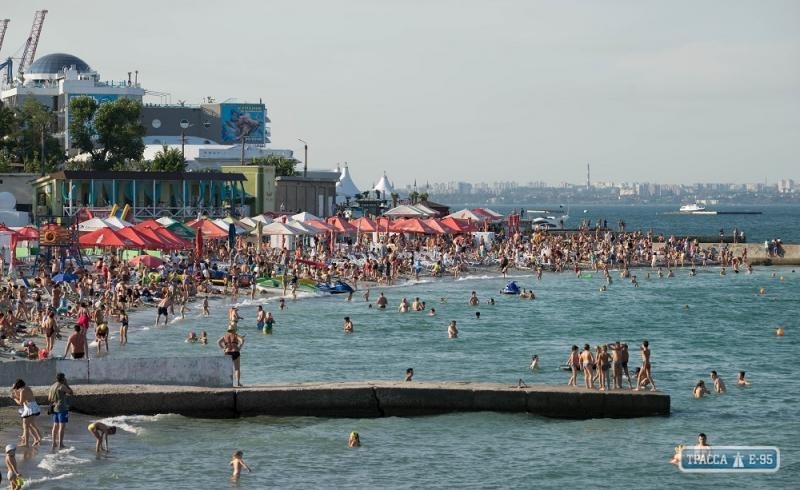 Медики разрешили купаться на всех одесских пляжах