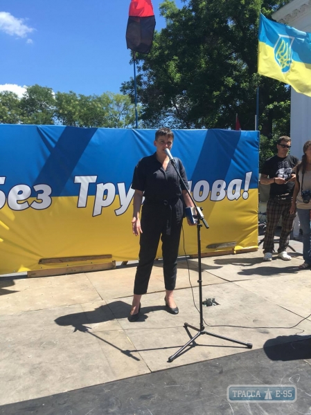 Надежда Савченко пообщалась в Одессе с активистами антимэрского майдана