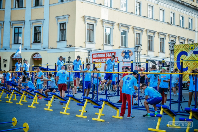Более 200 атлетов приняли участие в фестивале здорового образа жизни на Приморском бульваре (фото)